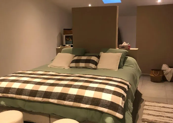 Paisible De Campagne Avec Piscine بيت للعطل *