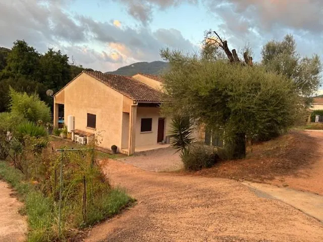 Paisible De Campagne Avec Piscine بيت للعطل
