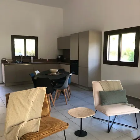 Paisible De Campagne Avec Piscine