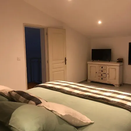 Paisible De Campagne Avec Piscine