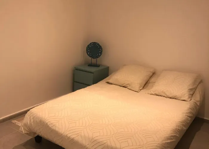 度假居 Paisible De Campagne Avec Piscine 阿拉塔