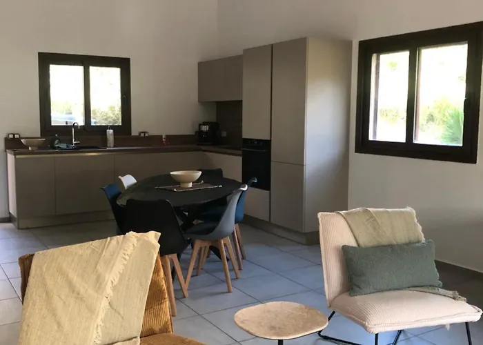 Paisible De Campagne Avec Piscine