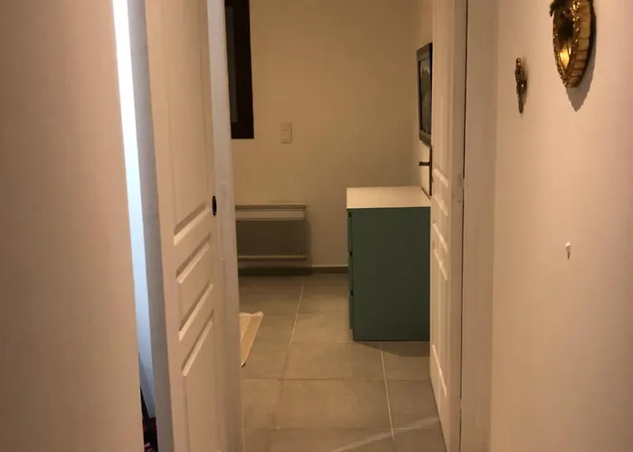 Paisible De Campagne Avec Piscine